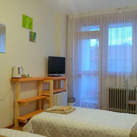 Homestay By The Market منزل للإقامة *
